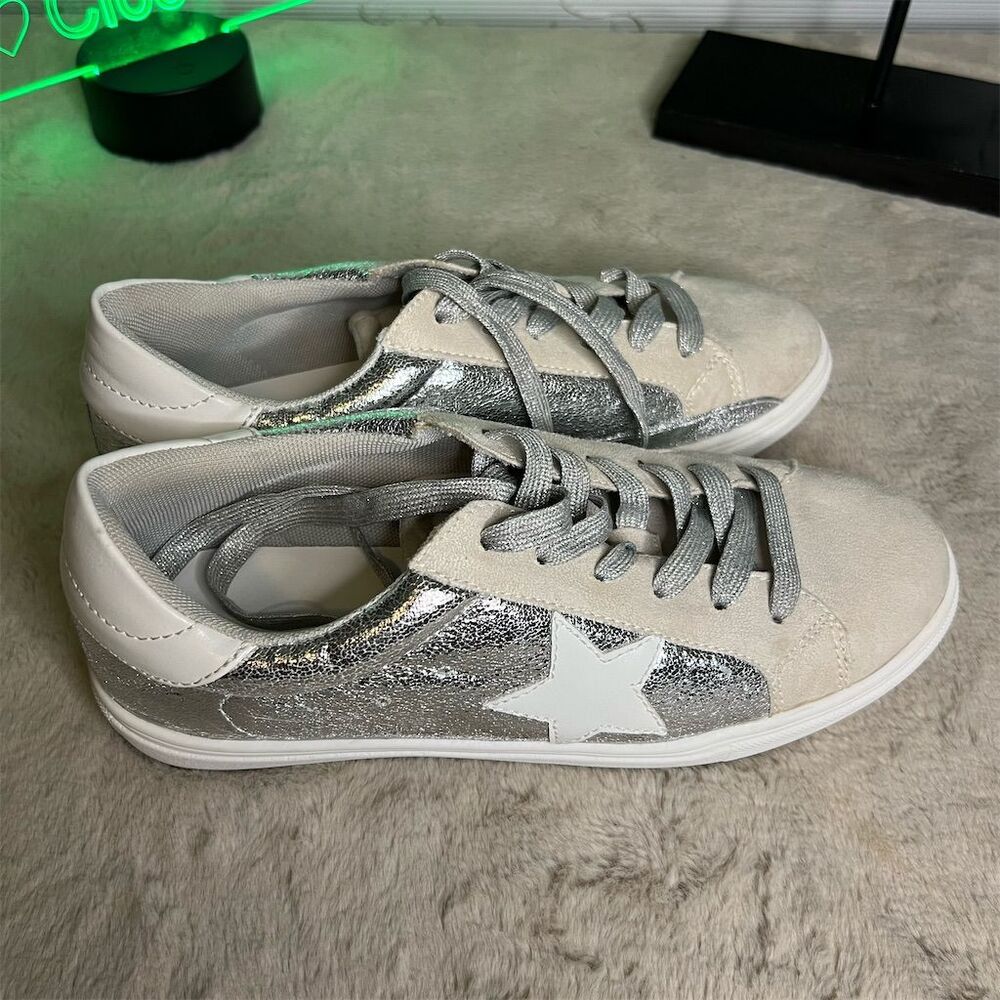 Party Women's Silver Star Low Top Sneakers Size 8 Casual Athletic Shoes